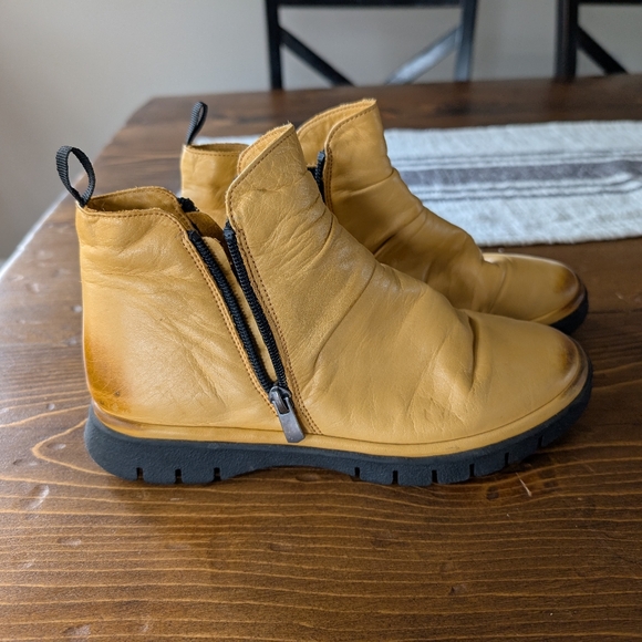 Molly Bessa boots - Picture 2 of 2